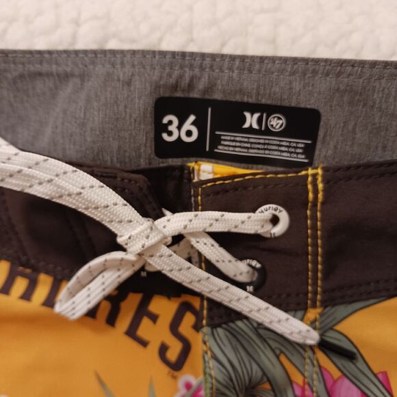 Hurley MLB Swim Trunks SAN DIEGO PADRES Mens Sz 36 Yellow Board Shorts Tropical - Picture 9 of 16